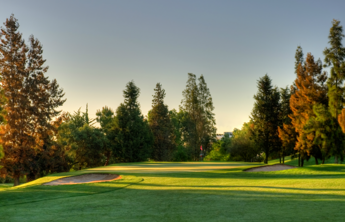 Alto Golf Course with bunkers on each side and green in front