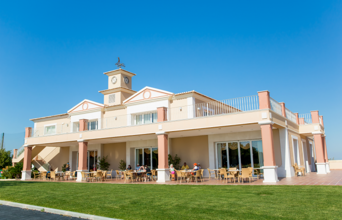 Outside view of the restaurant of Boavista Golf