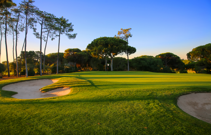 Sand bunkers and green in the Dom Pedro Old Course
