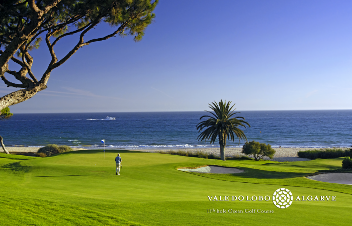 Green of the eleventh hole of Ocean Golf course with beach in front