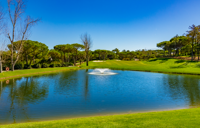 Lake with spring in the Quinta do Lago North course