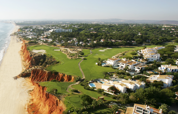 The sixteenth hole of Vale do Lobo Royal with beach on the left side